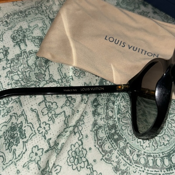 louis vuitton monogram cat eye sunglasses - Picture 13 of 15